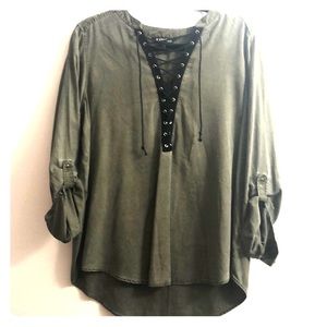 Quarter sleeve top